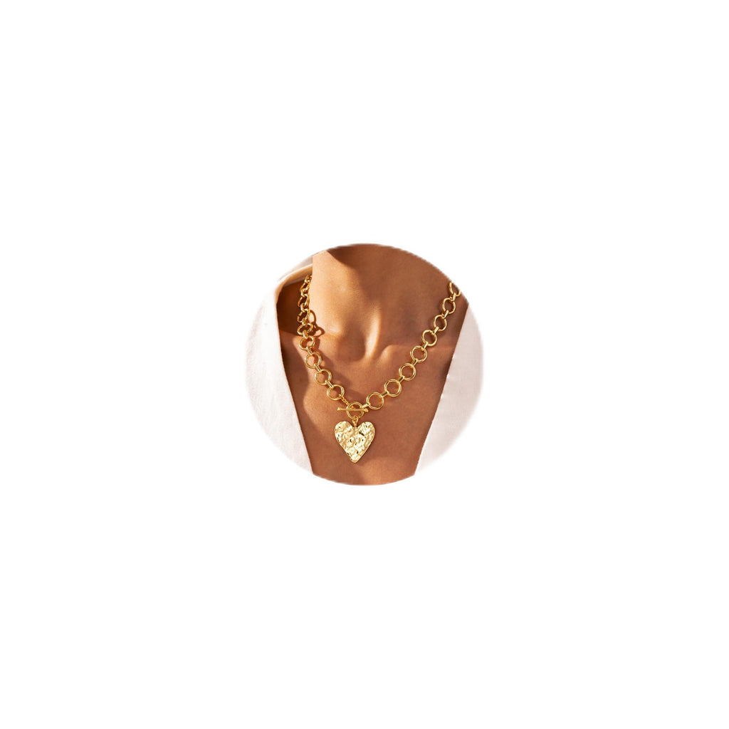 Robaice Chunky Gold Heart Necklace for Women，14K Gold Plated Hammered Heart Pendant Bold Chain Necklace with Toggle Clasp，Waterproof Non Tarnish Hypoallergenic Chunky Statement Jewelry Gift for Women