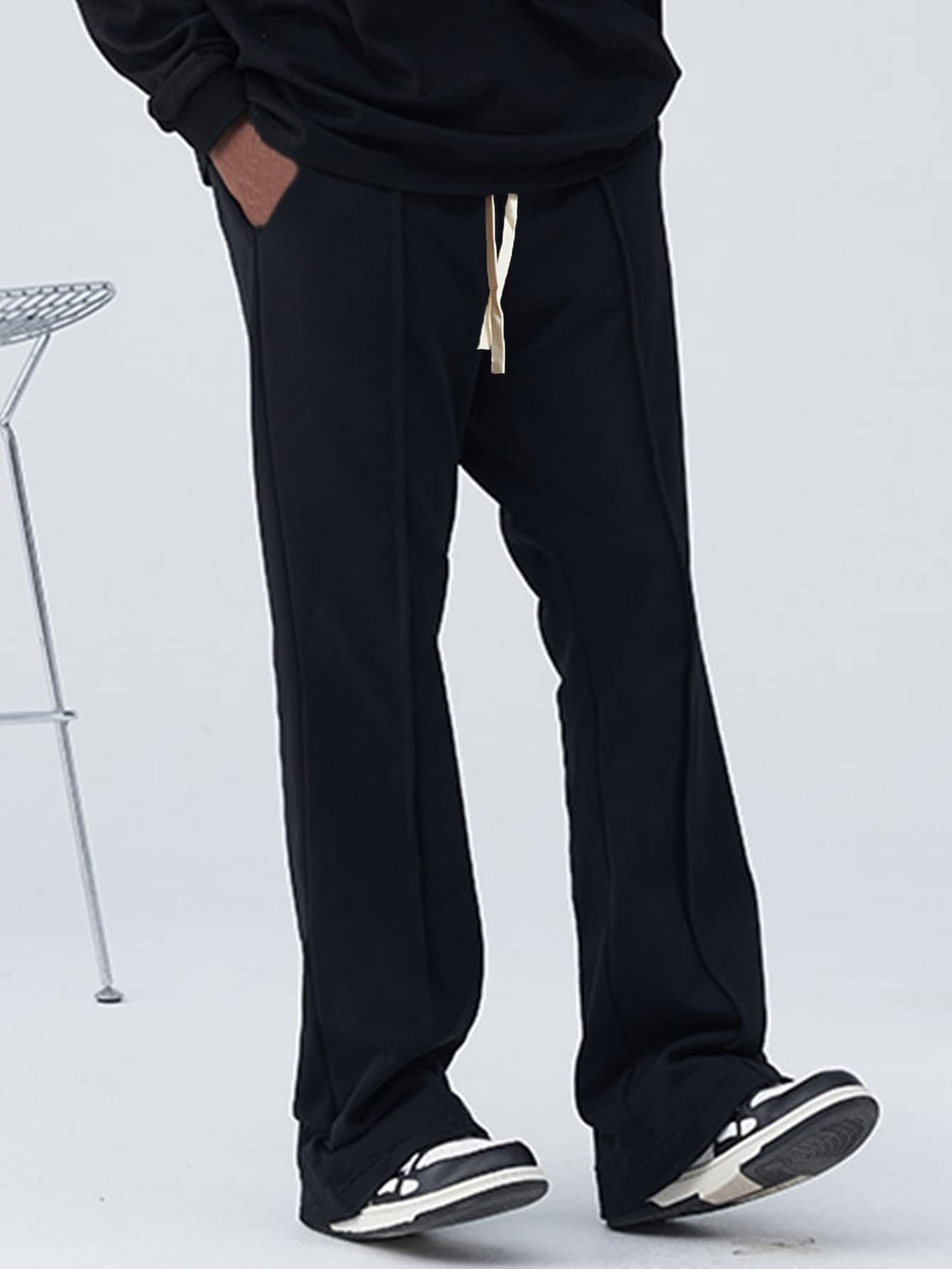 WDIRARA Men's Wide Leg Flare Sweatpants Drawstring Trousers High Waisted Casual Outdoor Sweatpants with Pockets Black L