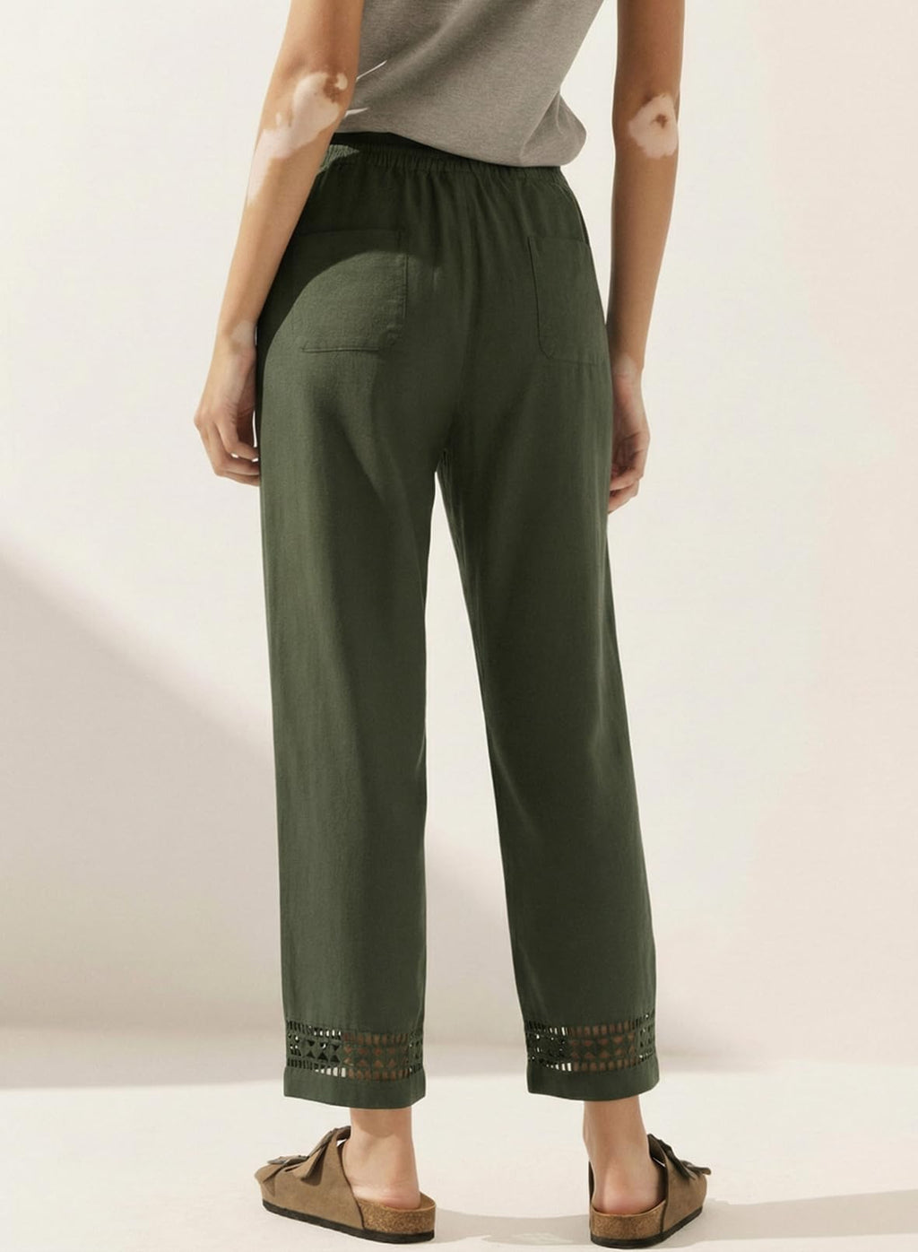 Acelitt Women Casual Linen Pants Fall Fashion 2026 Lightweight Drawstring Elastic Waist Beach Capri Pants Trousers with Pockets Dark Green Medium