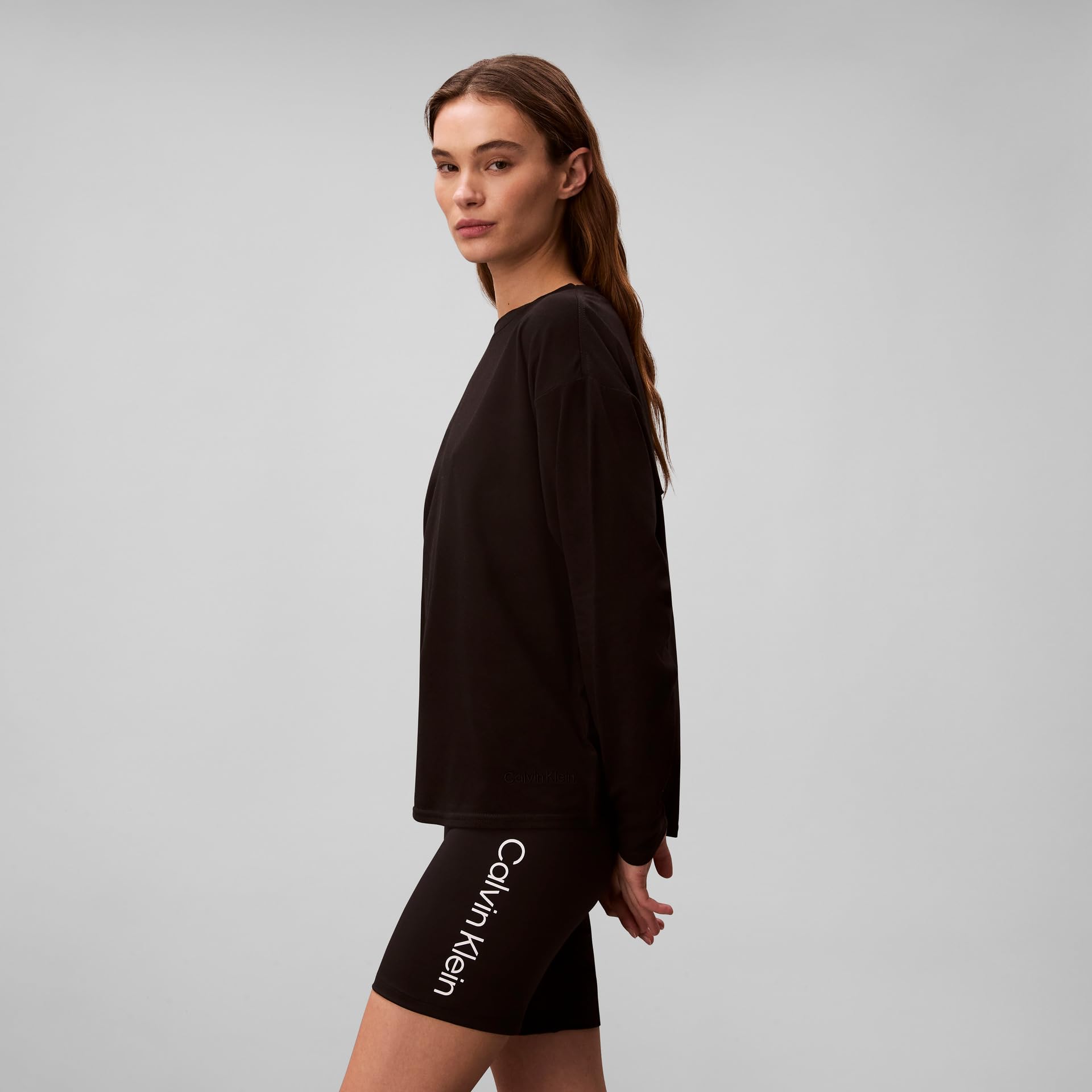 Calvin Klein Women's Performance Classic Fit Crewneck Long Sleeve Tee Black