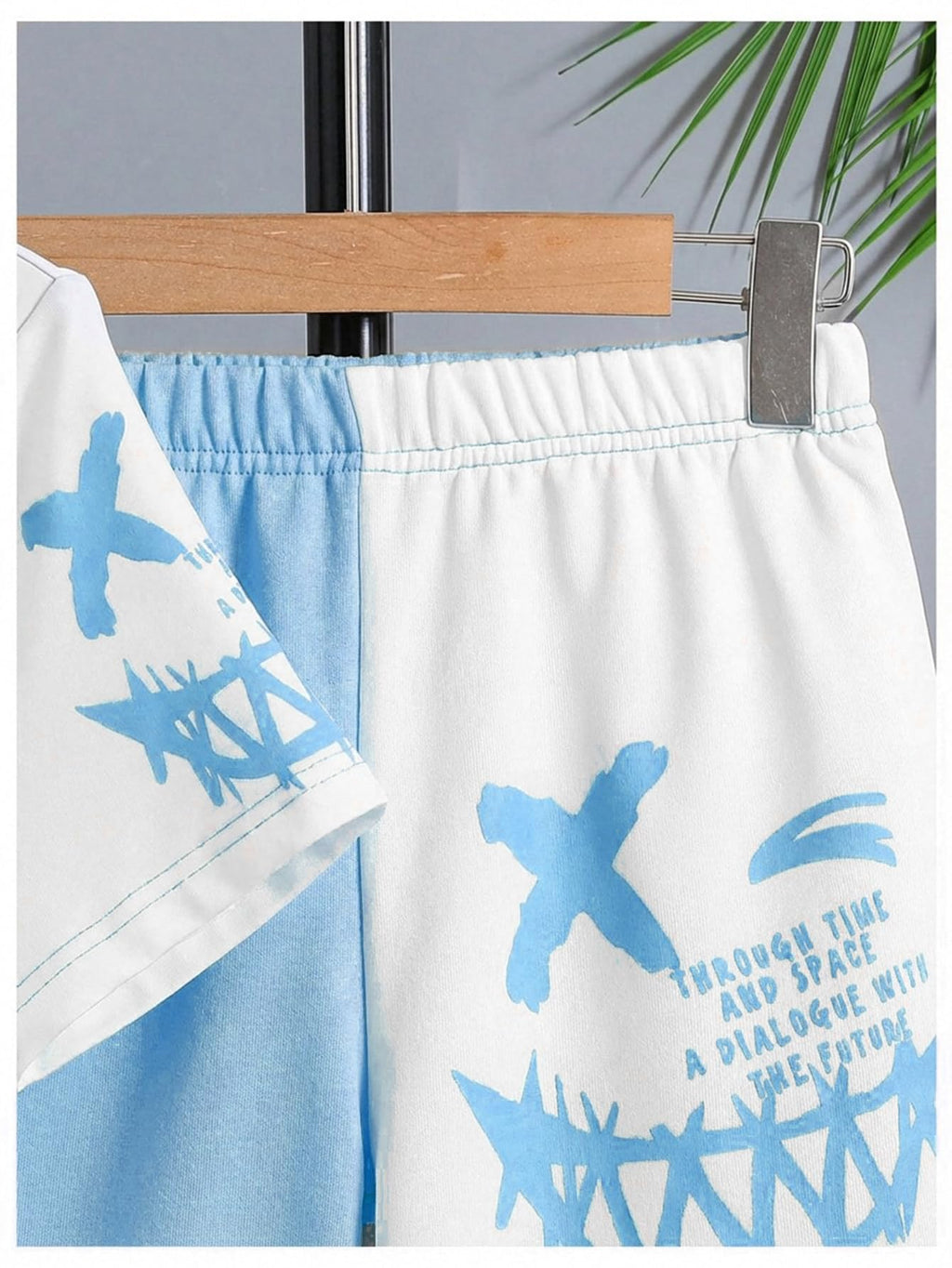 WDIRARA Boy's Two Piece Graphic Print Short Sleeve T Shirts and Elastic Waist Pants Clothing Set Blue and White 12Y