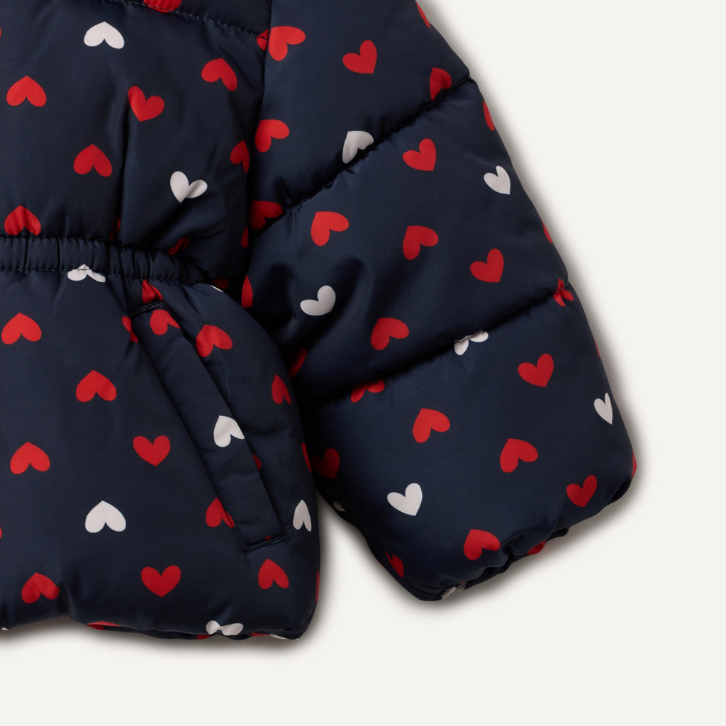 Amazon Essentials x Sofia Grainge Toddler Girls' Water-Resistant Hooded Puffer Jacket, Navy Hearts, 3T