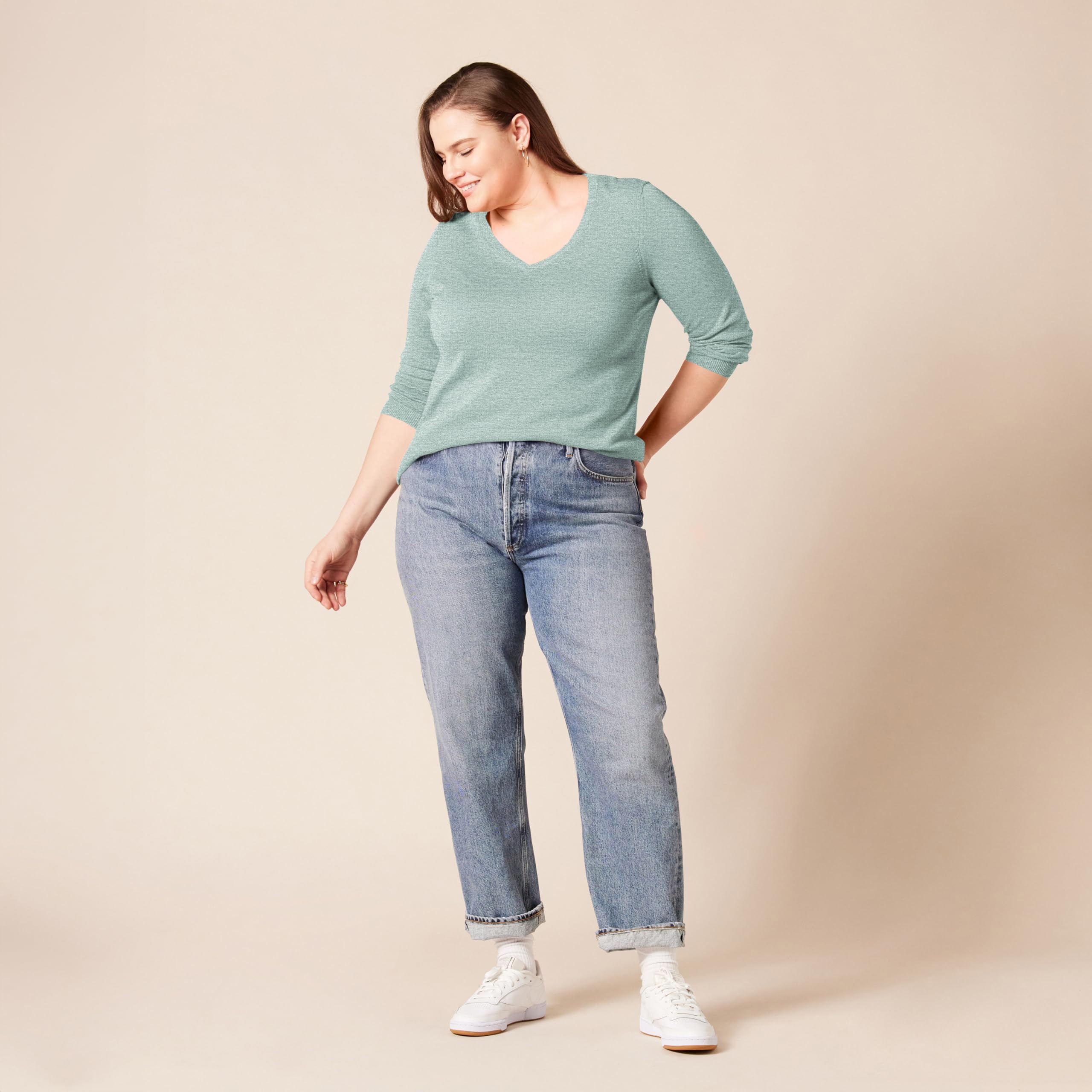Amazon Essentials Women's Regular-Fit Lightweight Long-Sleeve V-Neck Sweater, Sage Green Heather, Small