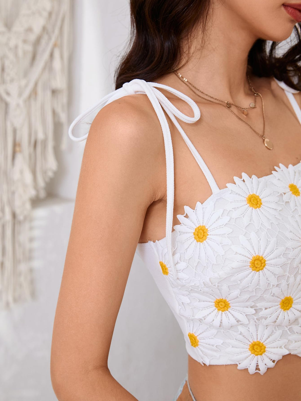 WDIRARA Women's Boho Daisy Floral Guipure Crop Top 3D Flower Tie Shoulder Square Neck Cute Cami Top White Large