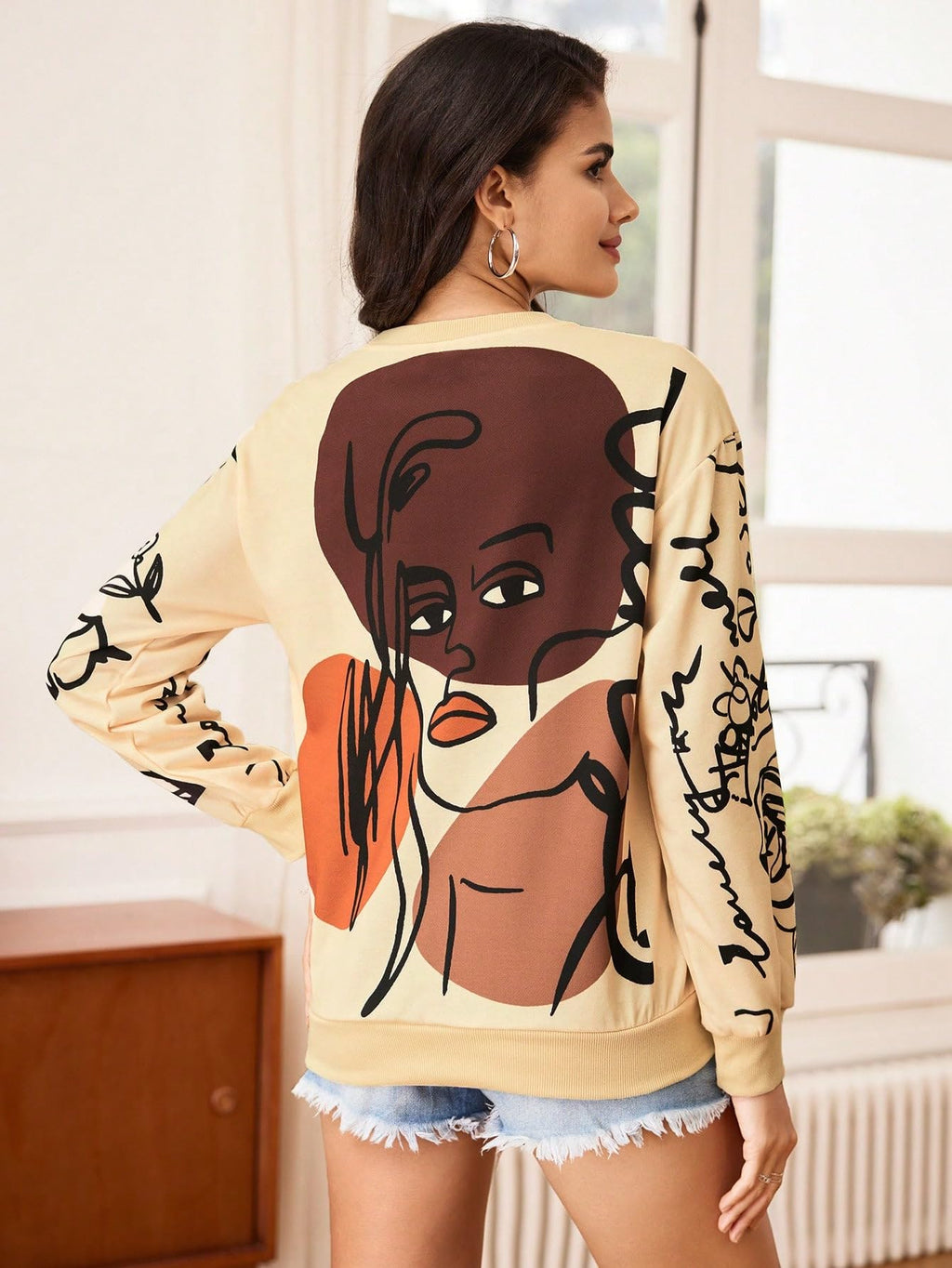 WDIRARA Women's Figure Graphic Print Sweatshirt Round Neck Long Sleeve Contrast Color Graffiti Pullovers Apricot L