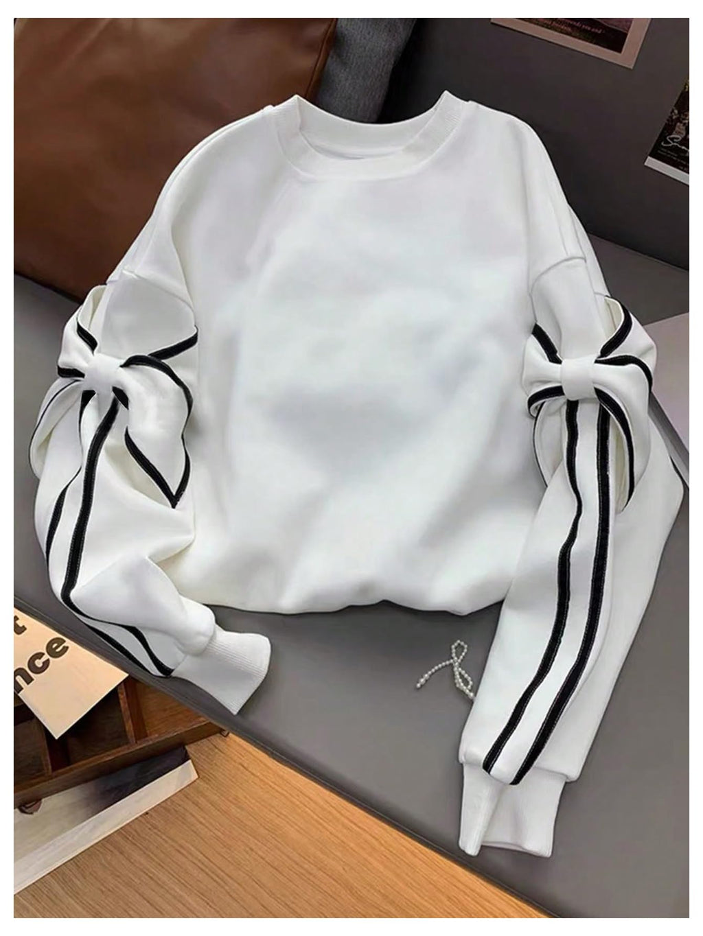 WDIRARA Women's Bow Oversized Sweatshirt Y2k Crew Neck Long Sleeve Pullover Tops White Large