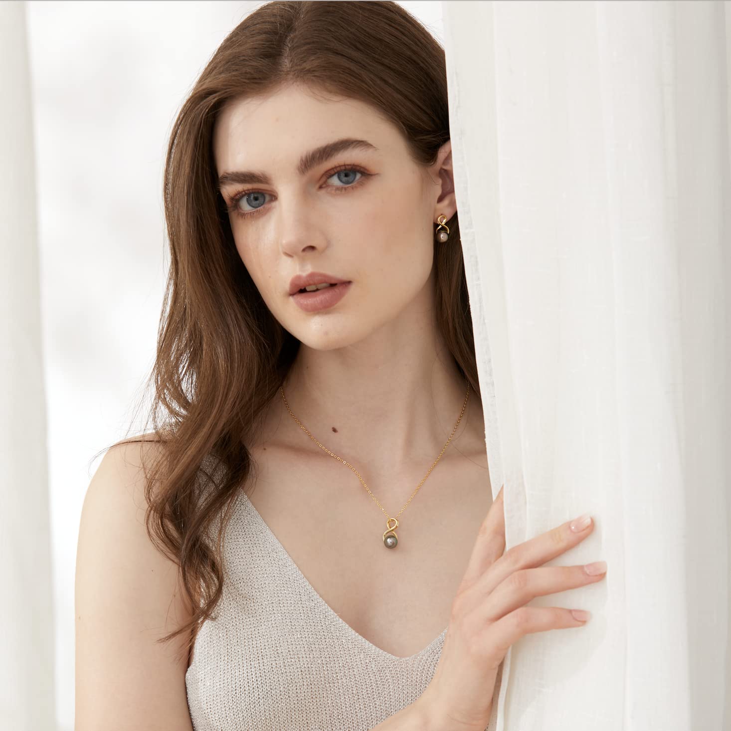CHAULRI Tahitian Black Pearl Necklaces for Women - Infinity Pendant, Anniversary Birthday Valentines Day Gifts for Wife, Girlfriend, Mom 18K Yellow Gold Plated 925 Sterling Silver Real Pearl Jewelry