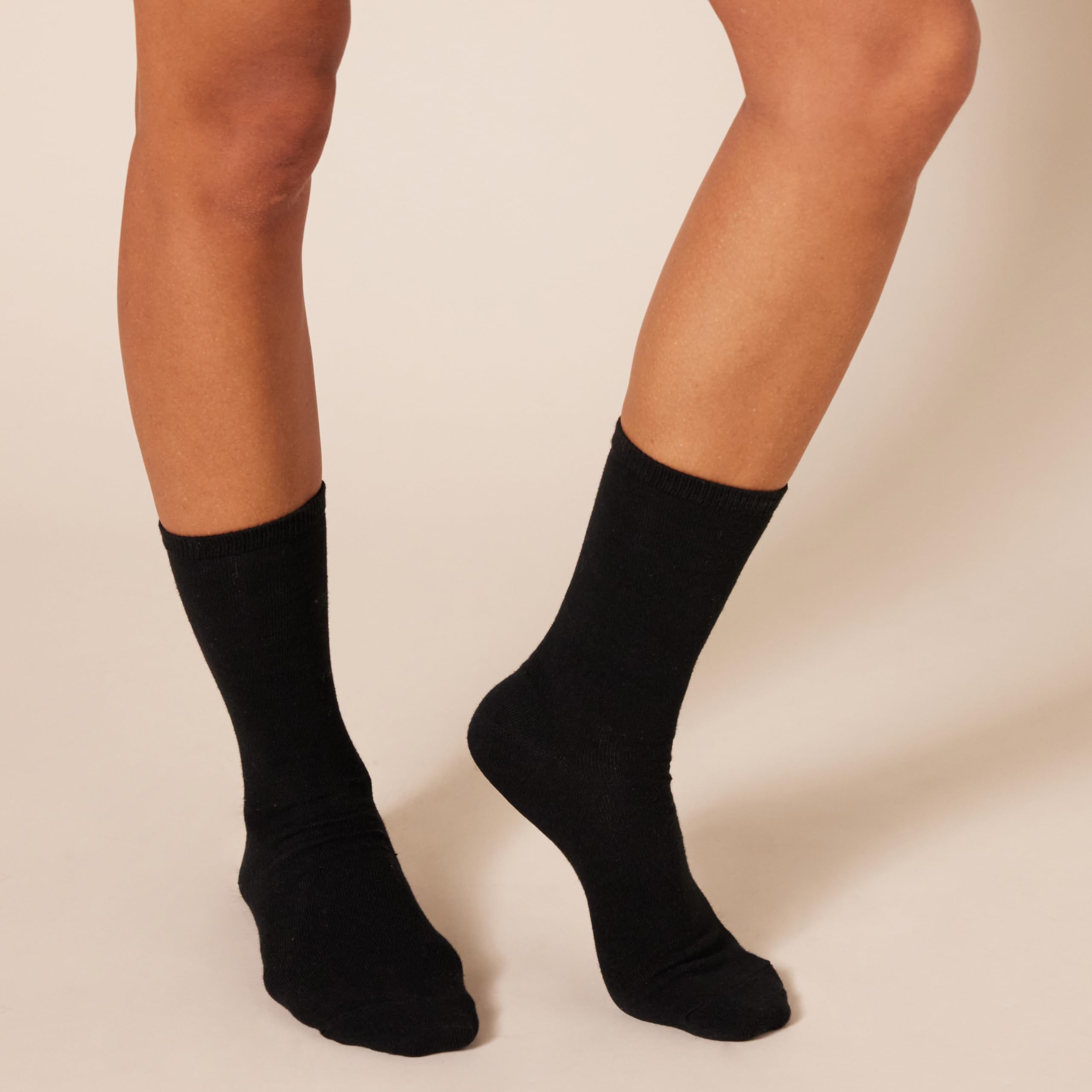 Amazon Essentials Women's Cotton Crew Socks, 6 Pairs, Black, 6-9