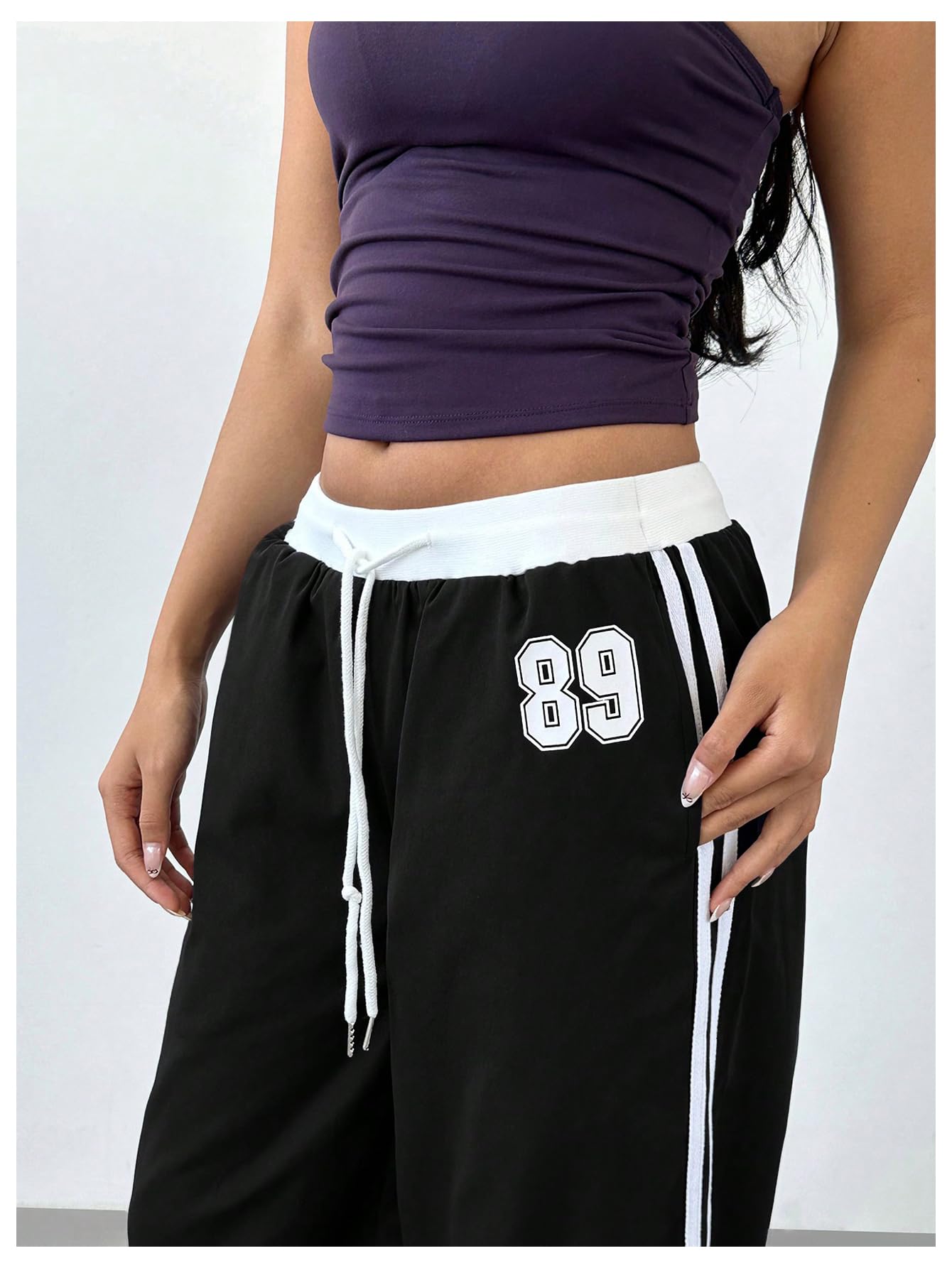WDIRARA Women's Wide Leg Baggy Sweatpants Side Striped Number Graphic Track Pants with Pockets Black Large