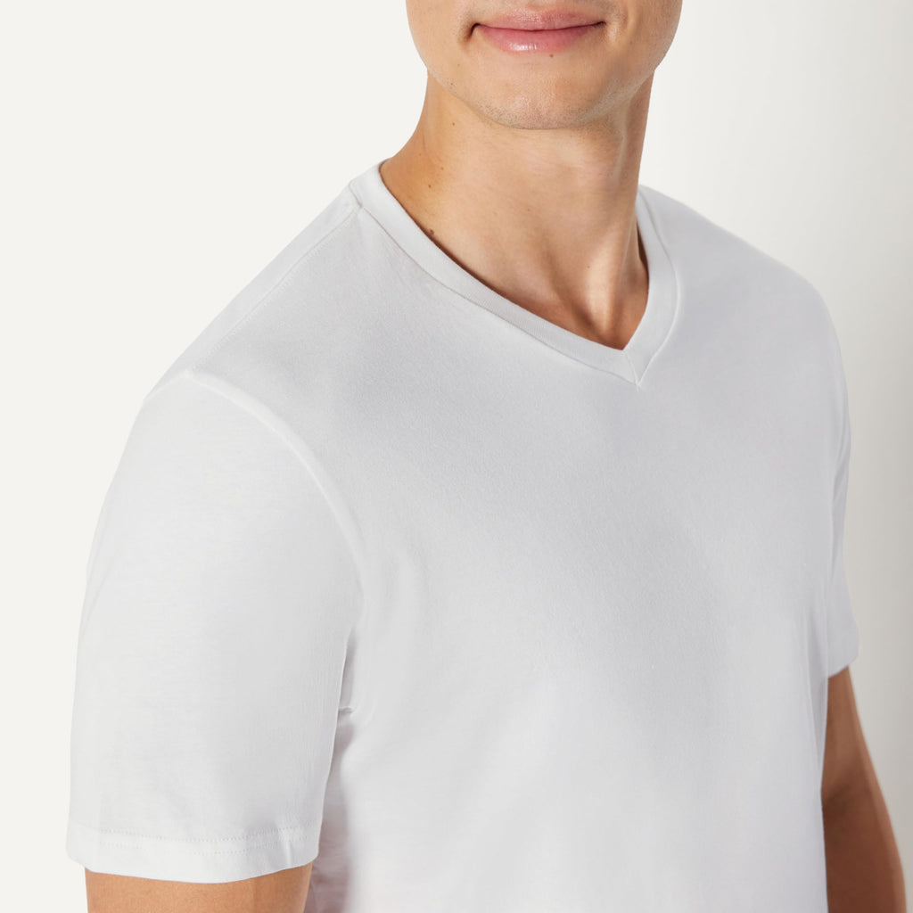 Amazon Essentials Men's Regular-Fit Short-Sleeve V-Neck T-Shirts, Pack of 6, White, XX-Large