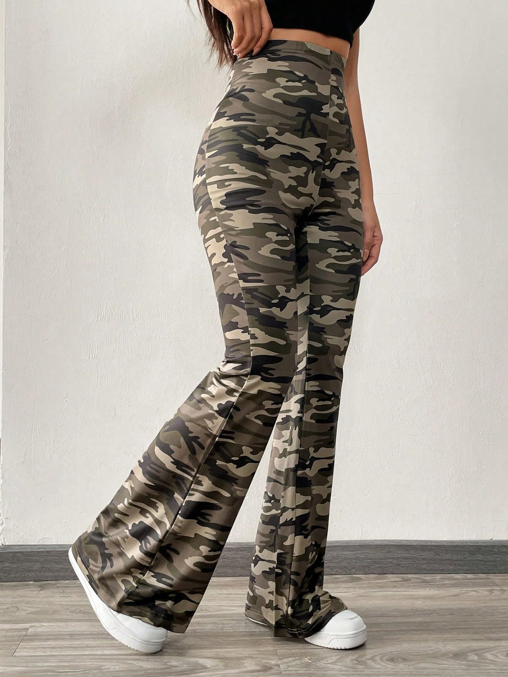 WDIRARA Women's Newspaper Print Flare Wide Leg Elastic Waist Fitted Funky Letter Print Pants Army Green Small