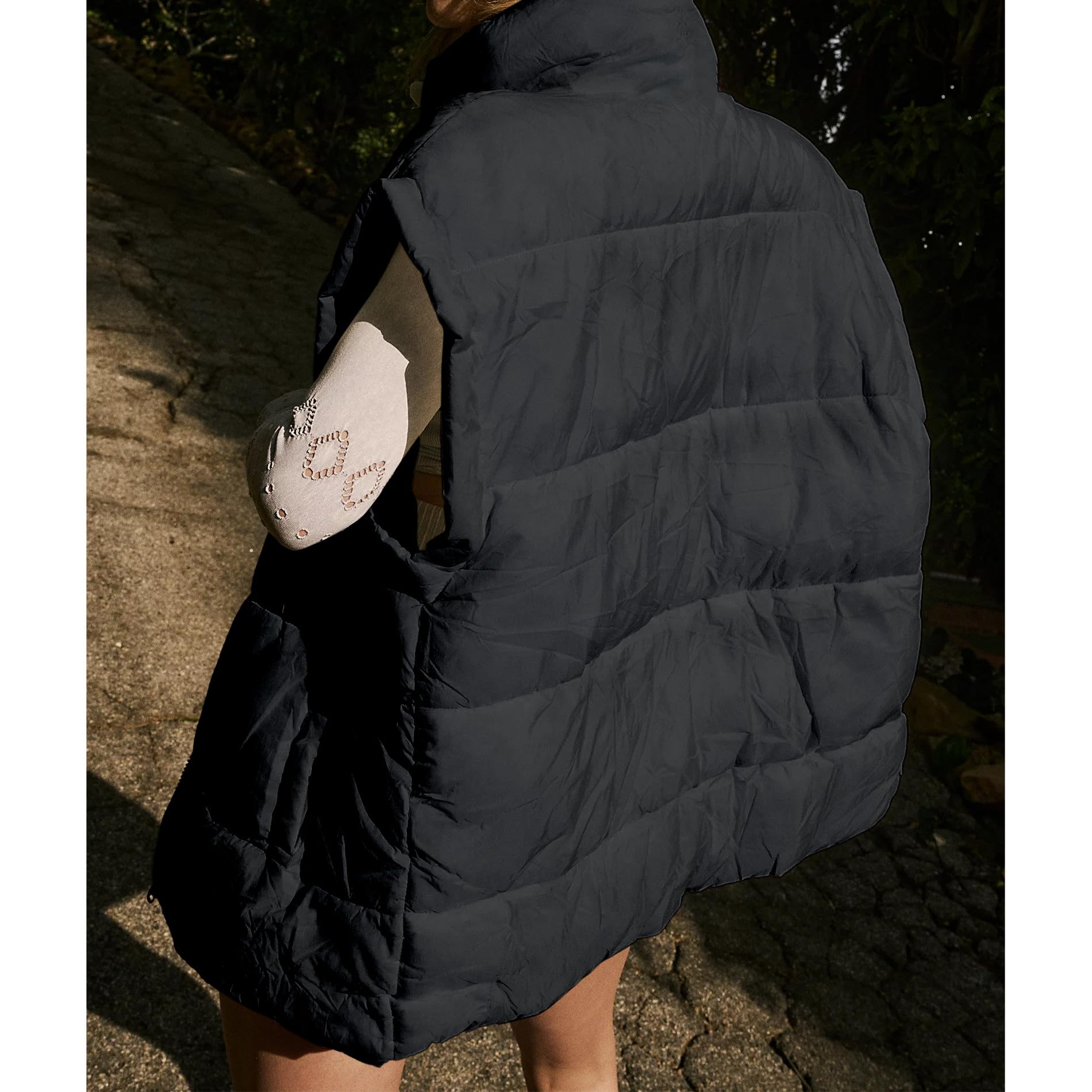 Songling Womens Oversized Puffer Vest Stand Collar Full Zip Sleeveless Bubble Puffer Vest Quilted Padded Warm Coat Outwear (Black,M)