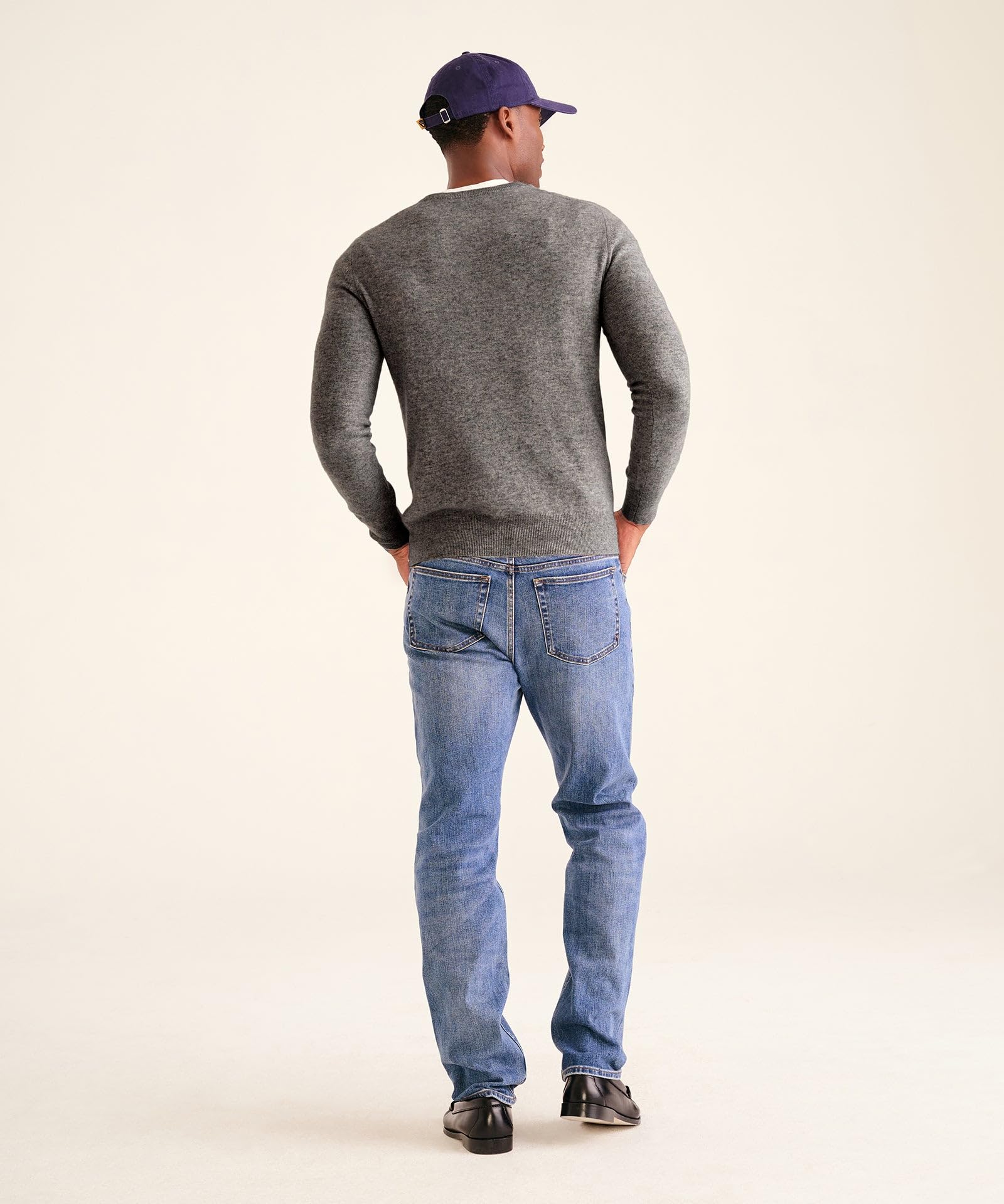 NAADAM Men's Original Cashmere V-Neck Sweater, Granite, M