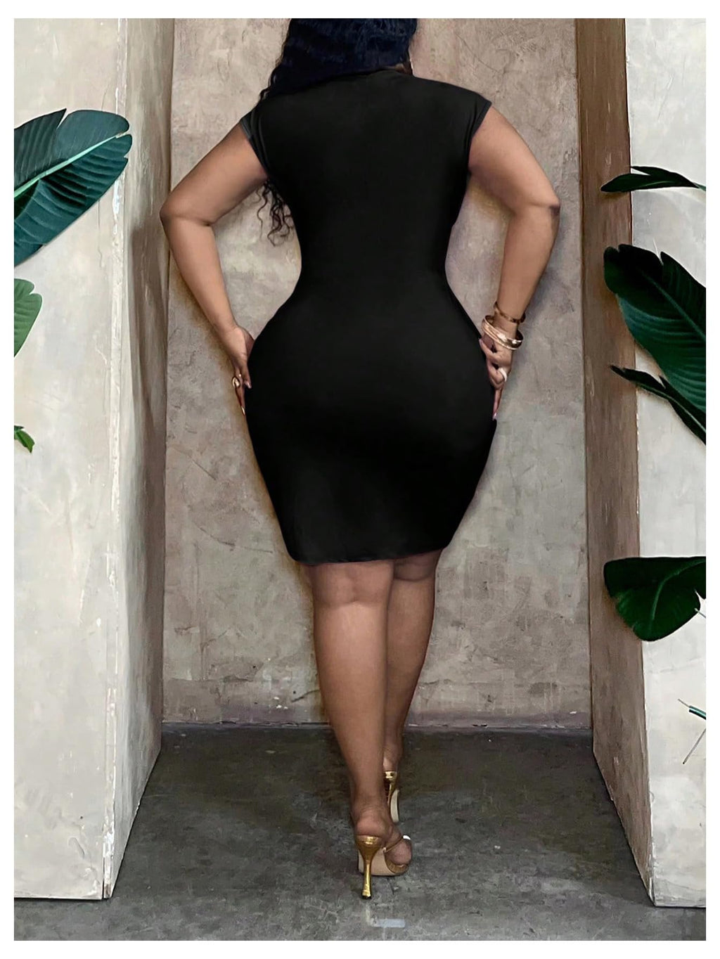 WDIRARA Women's Plus Size V Neck Sleeveless Bodycon Dress Ruched Twist Front Party Short Dress Black XX-Large Plus