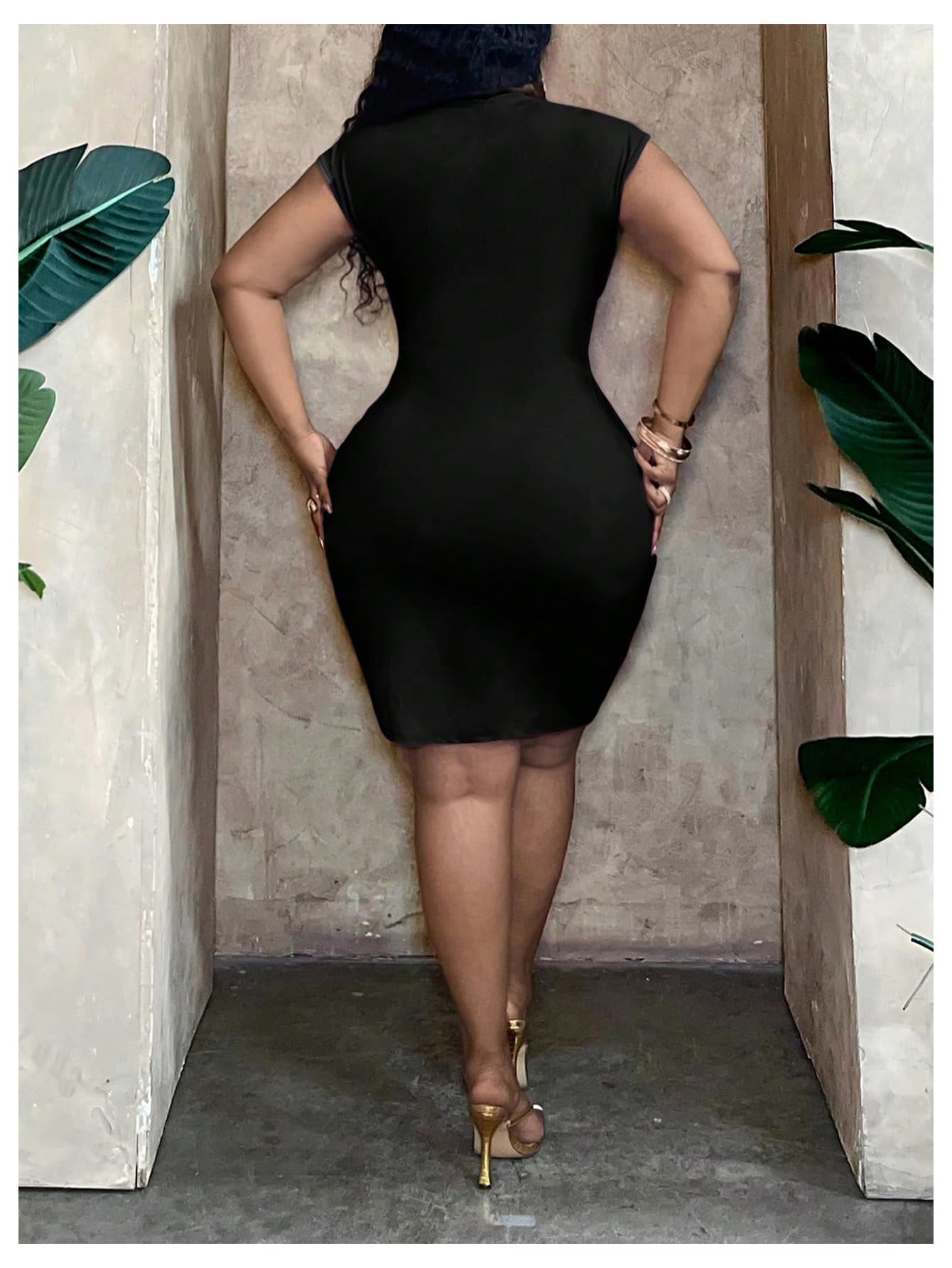 WDIRARA Women's Plus Size V Neck Sleeveless Bodycon Dress Ruched Twist Front Party Short Dress Black XX-Large Plus