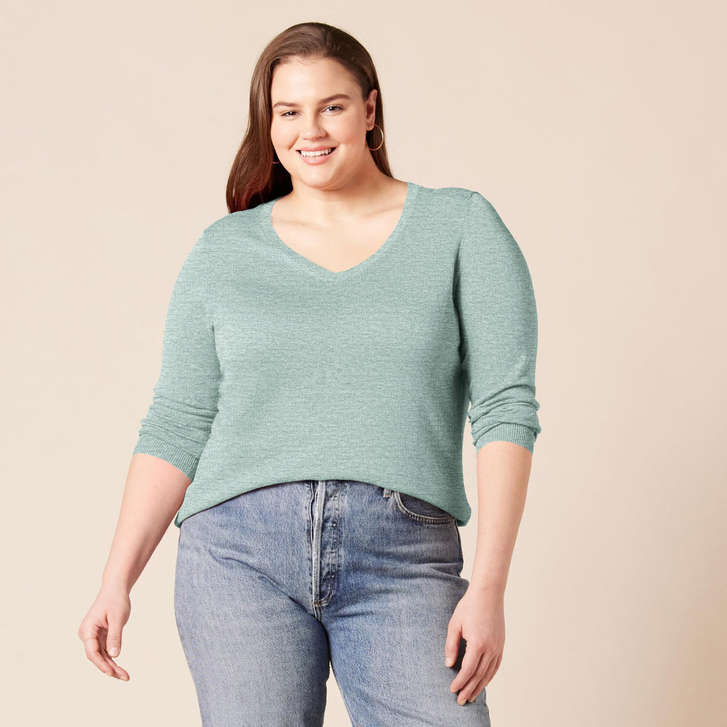 Amazon Essentials Women's Regular-Fit Lightweight Long-Sleeve V-Neck Sweater, Sage Green Heather, Small