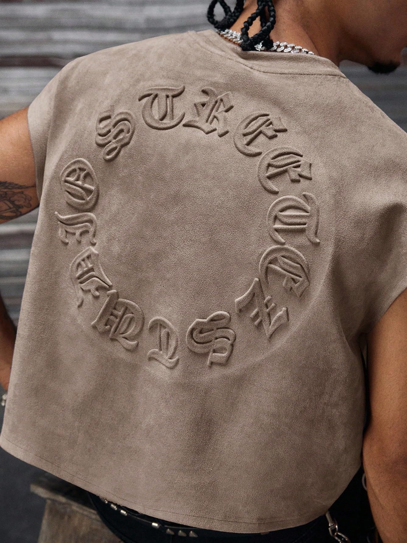 SHENHE Men's Letter Embossed Cropped Tank Top Y2k Sleeveless Crewneck Street Shirts Brown Large