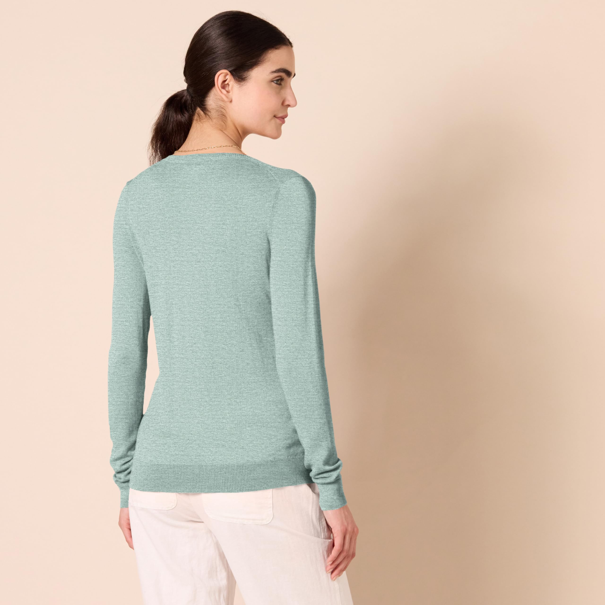 Amazon Essentials Women's Regular-Fit Lightweight Long-Sleeve V-Neck Sweater, Sage Green Heather, Small