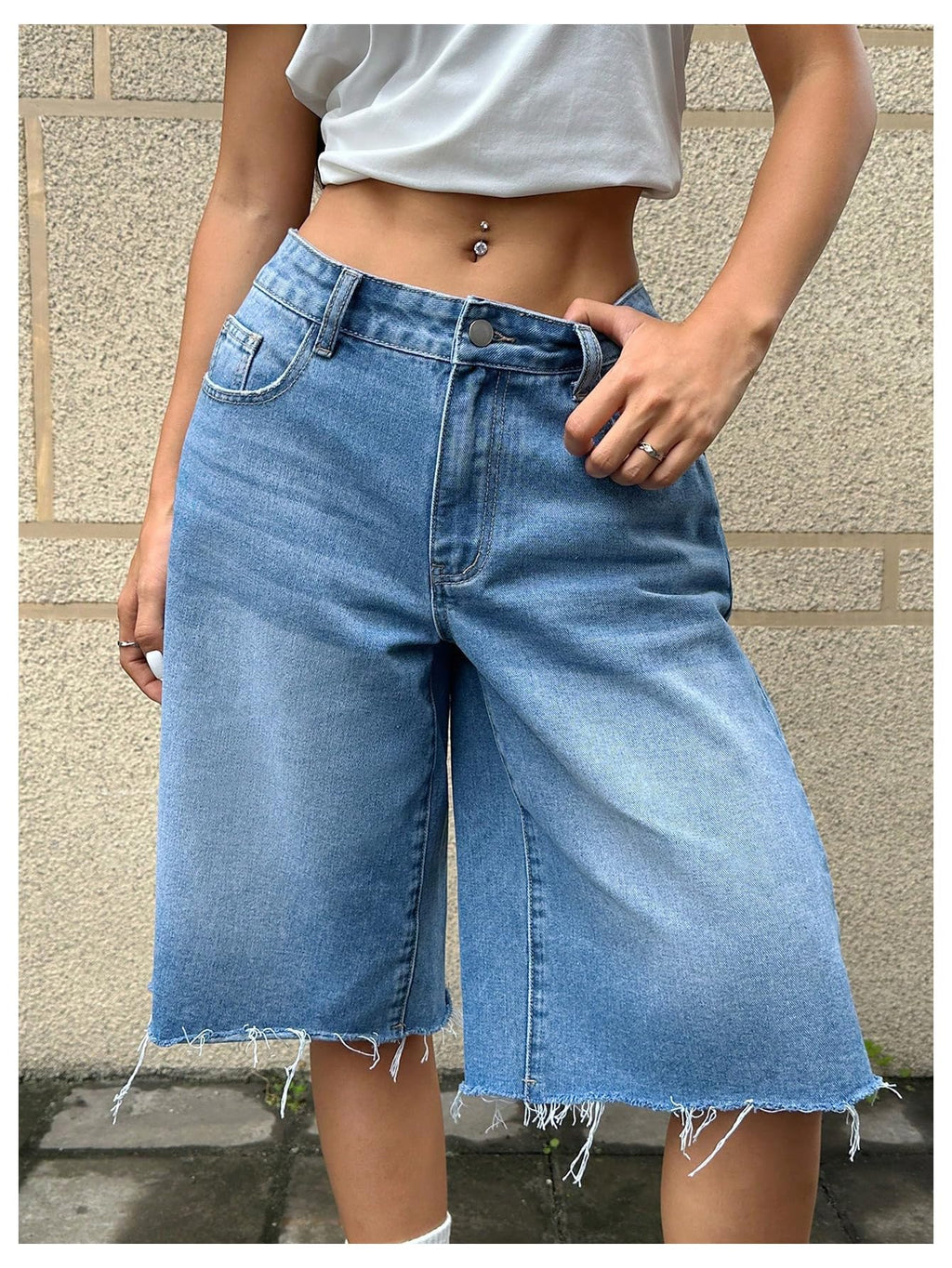 WDIRARA Women's Low Rise Baggy Denim Shorts Wide Leg Bermuda Jean Shorts Frayed Blue 26