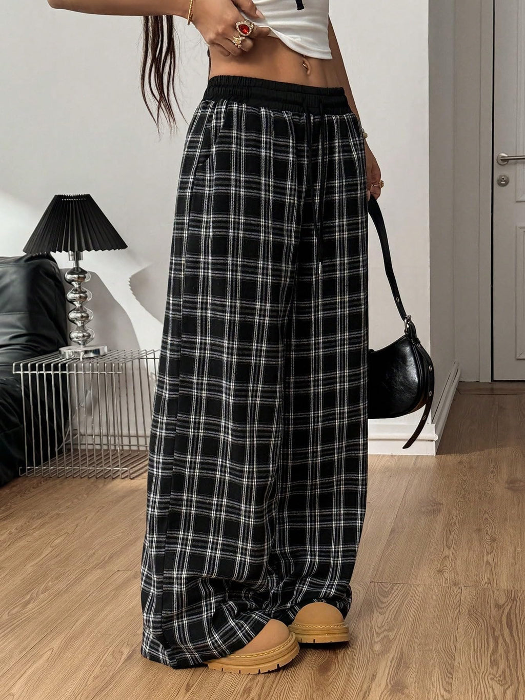 WDIRARA Girl's Plaid Elastic Waist Pants Wide Leg Long Baggy Pants with Pockets Black Vintage 15Y