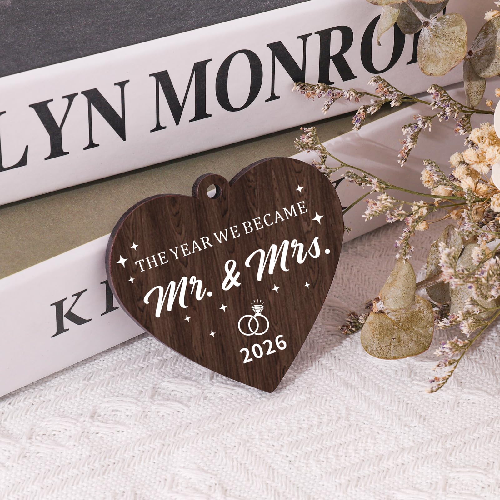 Boiveco Wedding Gifts for Couples 2026, Mr and Mrs Gift Picture Frame 4x6, Bridal Shower Gift for Bride Wedding Ideas for Newlyweds Just Married Wedding Presents for Newly Wed Couple