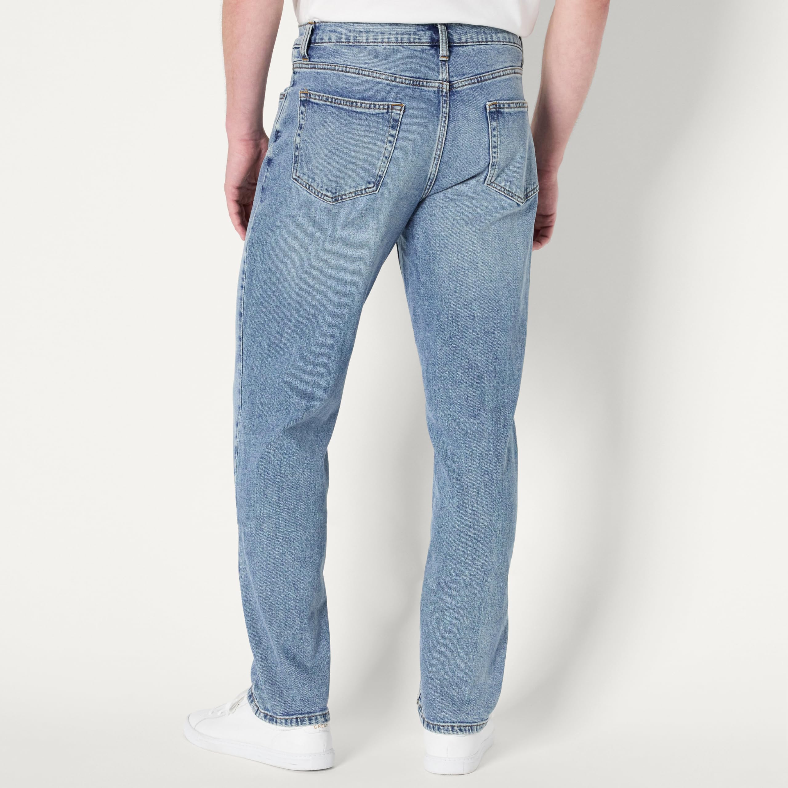 Amazon Essentials Men's Low Stretch Athletic Fit Jeans, Tinted Light Wash, 33W x 34L