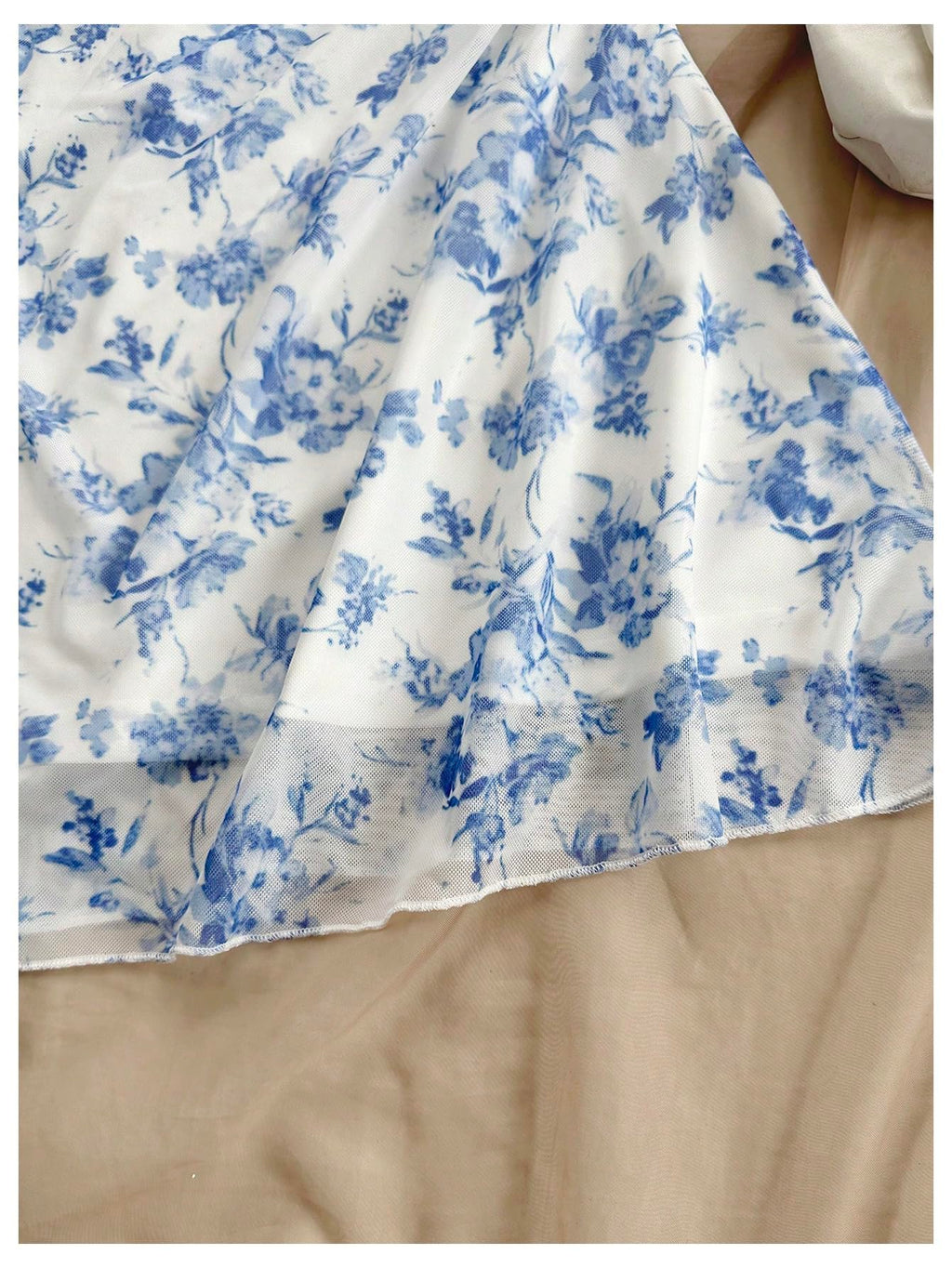 WDIRARA Women's Floral Print Ruched Cami Dress Spaghetti Strap Ruffle Hem Mesh Mini Dress Blue and White X-Small