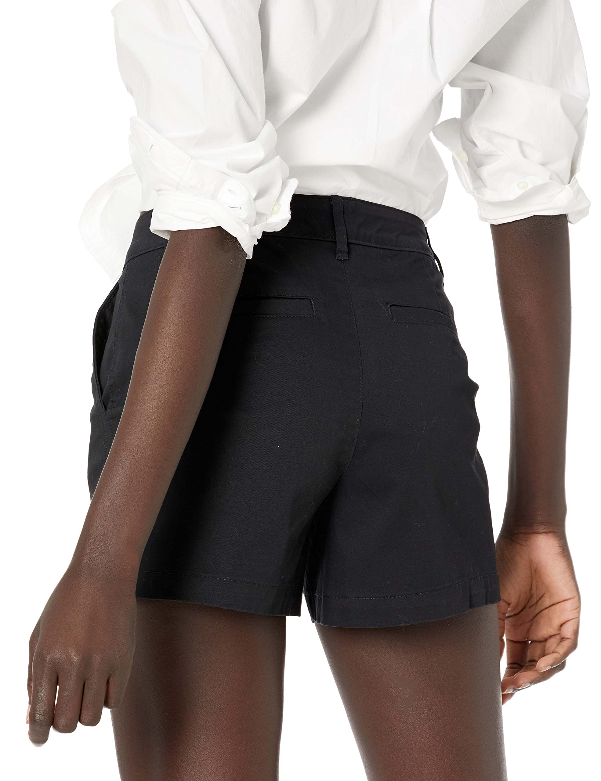 Amazon Essentials Women's Mid-Rise Slim-Fit 3.5 Inch Inseam Khaki Shorts, Black, 18