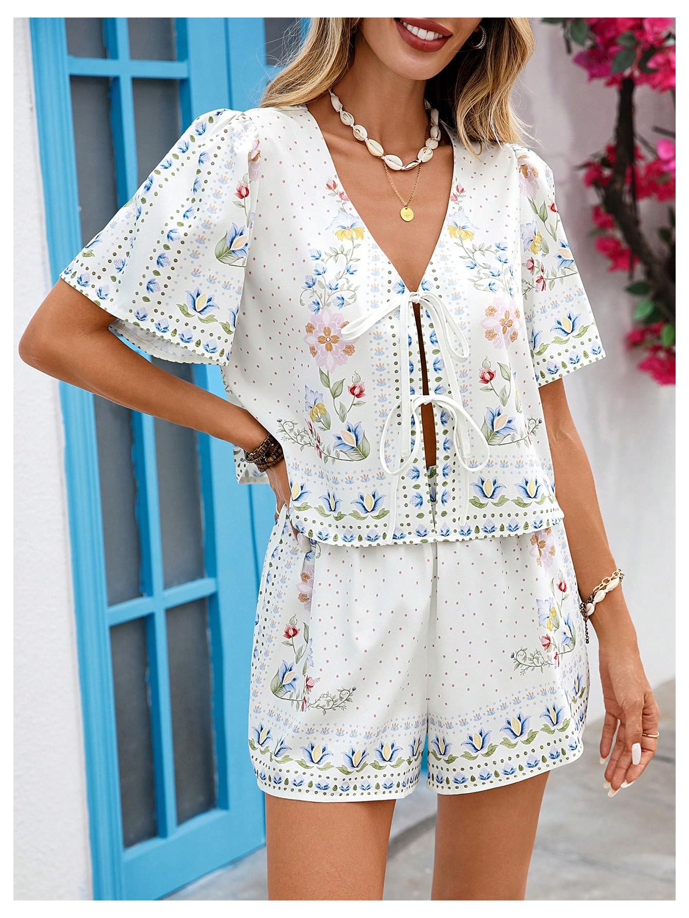 WDIRARA Women's Boho 2 Piece Outfit Floral Tie Front Blouse Shorts Set Vacation Outfits Blue Large