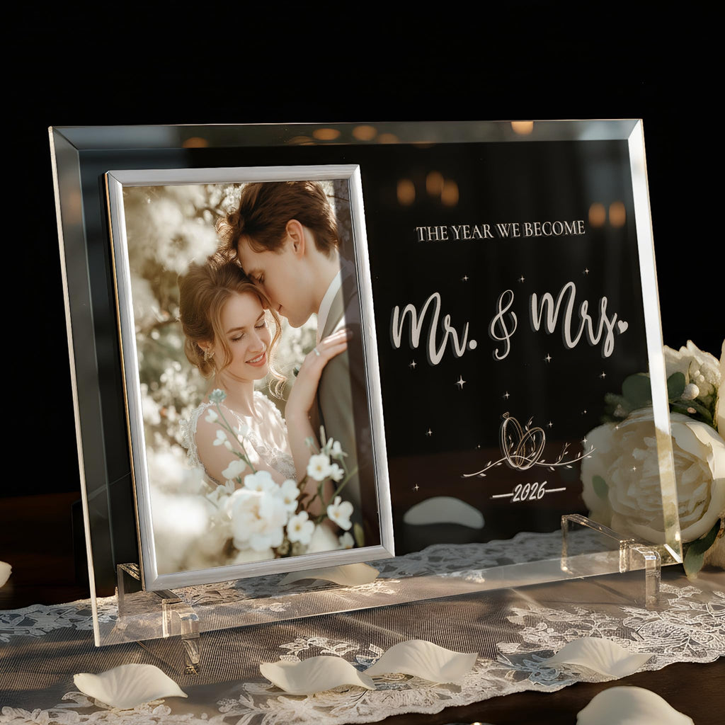 PIKPEOD Wedding Gifts for Couples 2026, Engagement Anniversary Mr and Mrs Presents for Newlyweds, Bridal Shower Gift for Bride to be, Personalized Glass Picture Frame 4x6 for His and Her