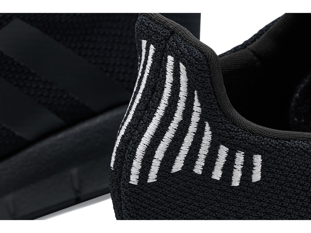 adidas Womens Swift Run Core Black/Core Black/Wonder Quartz 6.5
