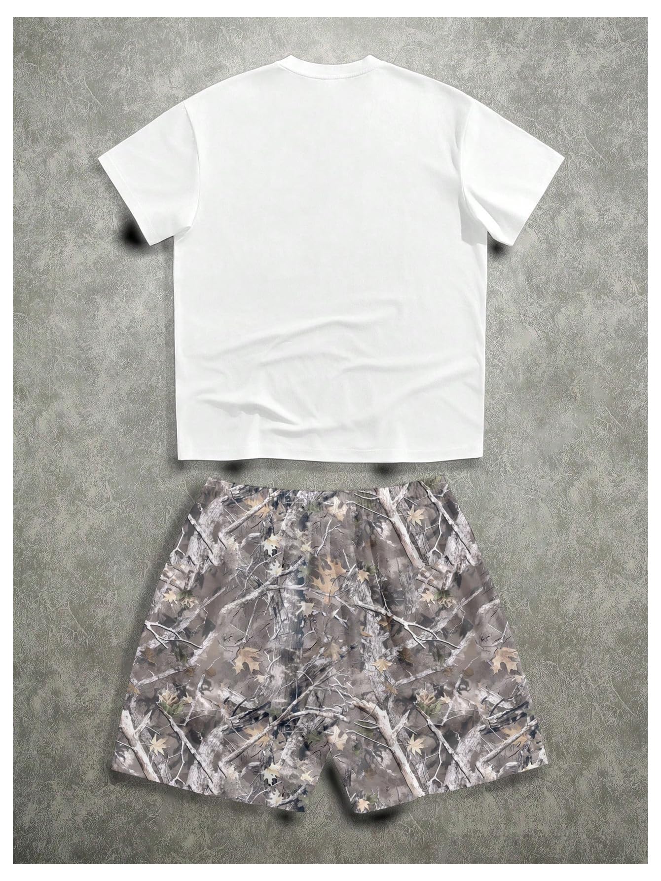WDIRARA Men's 2 Piece Outfit Short Sleeve Lip Graphic Tees Camo Shorts Set Streetwear Outfits Multicolor Medium