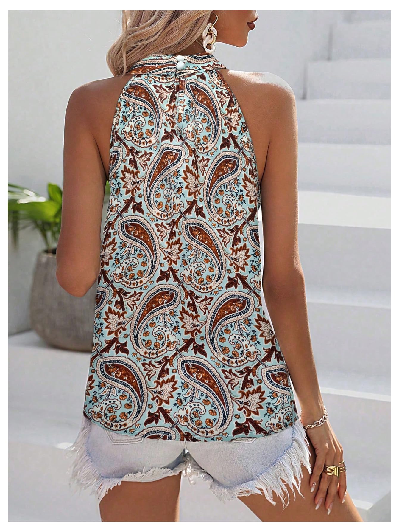 WDIRARA Women's All Over Print Halter Top Sleeveless Summer Boho Blouses Top Multicolor Medium
