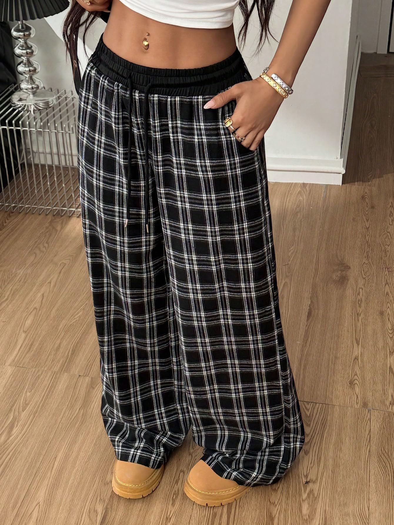 WDIRARA Girl's Plaid Elastic Waist Pants Wide Leg Long Baggy Pants with Pockets Black Vintage 15Y