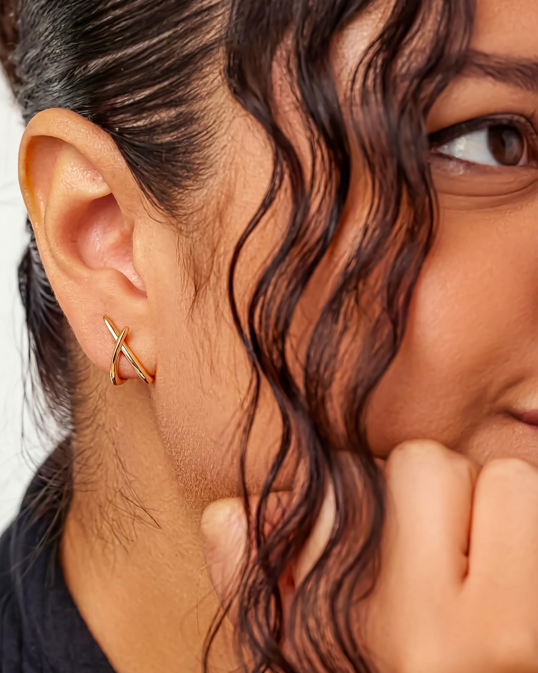 MUMREUES Gold Earrings for Women Trendy,14K Gold Plated Stud Earrings Dainty Earrings Simple Minimalist Gold Earrings Hypoallergenic Earring for Women Gifts