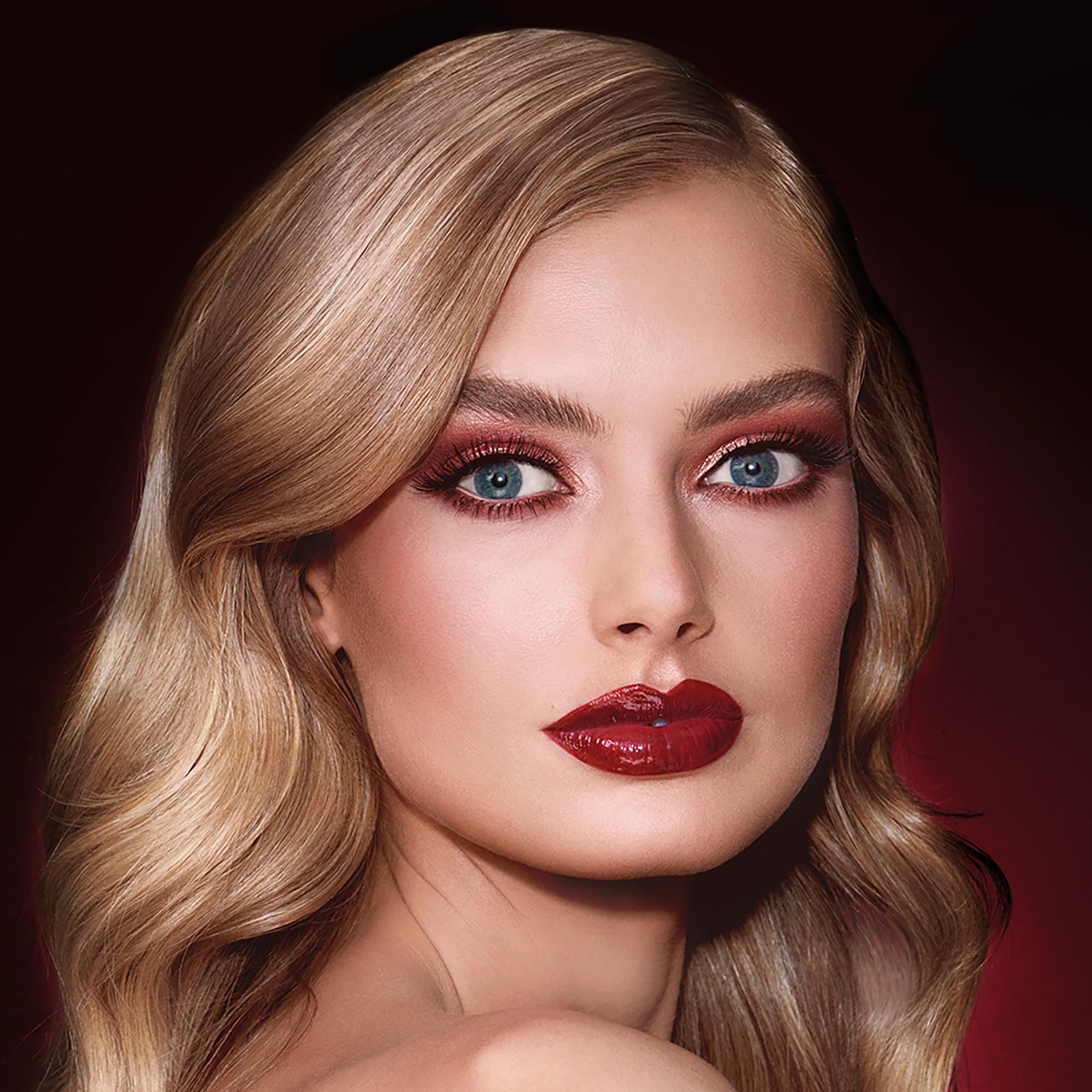 Charlotte Tilbury Cheek to Chic Powder Blush - Two-Tone Cheek Makeup with a Radiant, Luminous Finish - Buildable Color that Smooths, Buffs & Blends for a Light Reflecting Glow - Love Is The Drug