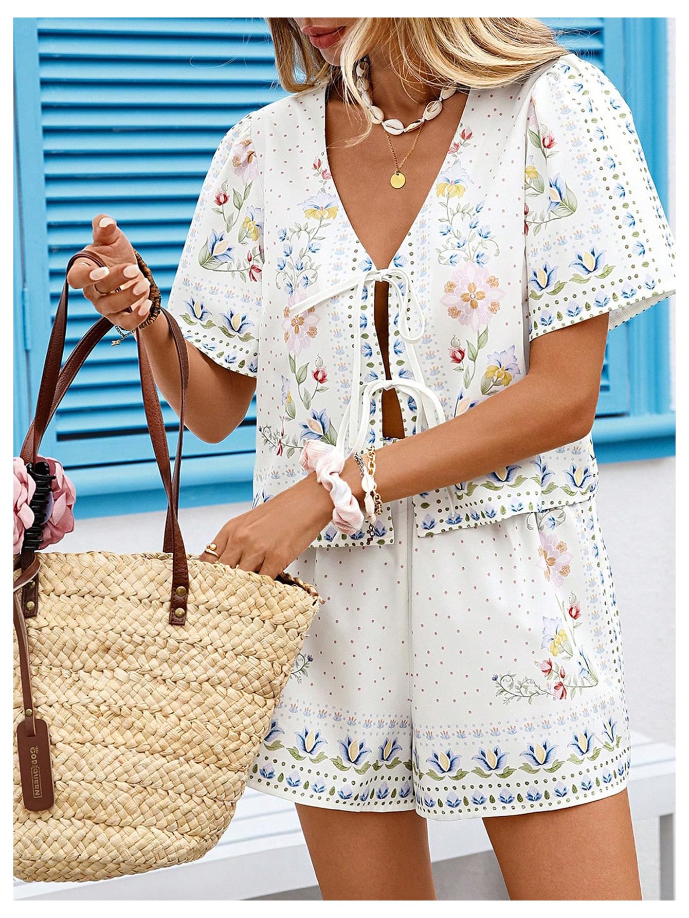 WDIRARA Women's Boho 2 Piece Outfit Floral Tie Front Blouse Shorts Set Vacation Outfits Blue Large