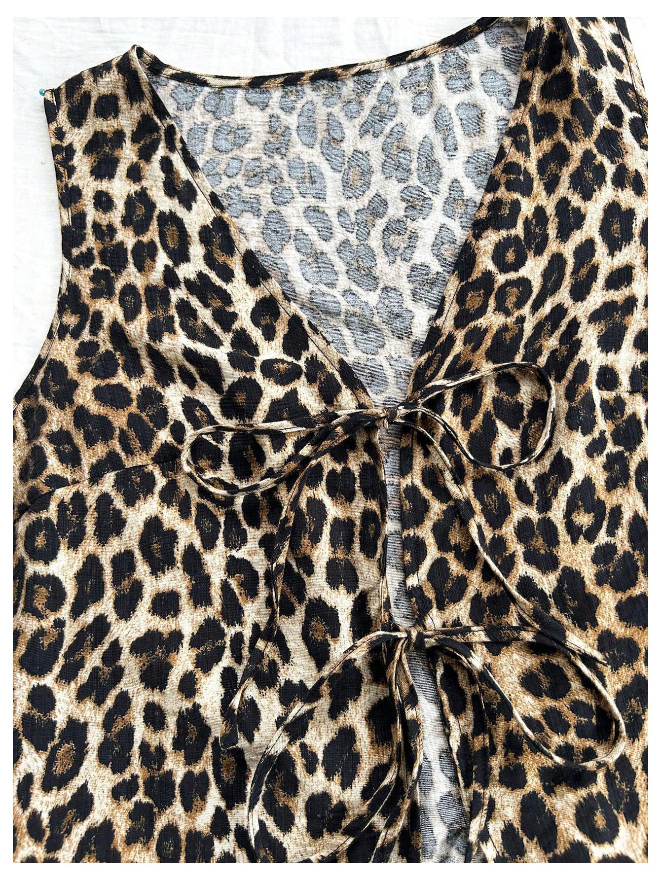 WDIRARA Women's Leopard Print Bow Tie Front Vest Sleeveless V Neck Crop Tank Top Multicolor Leopard Medium