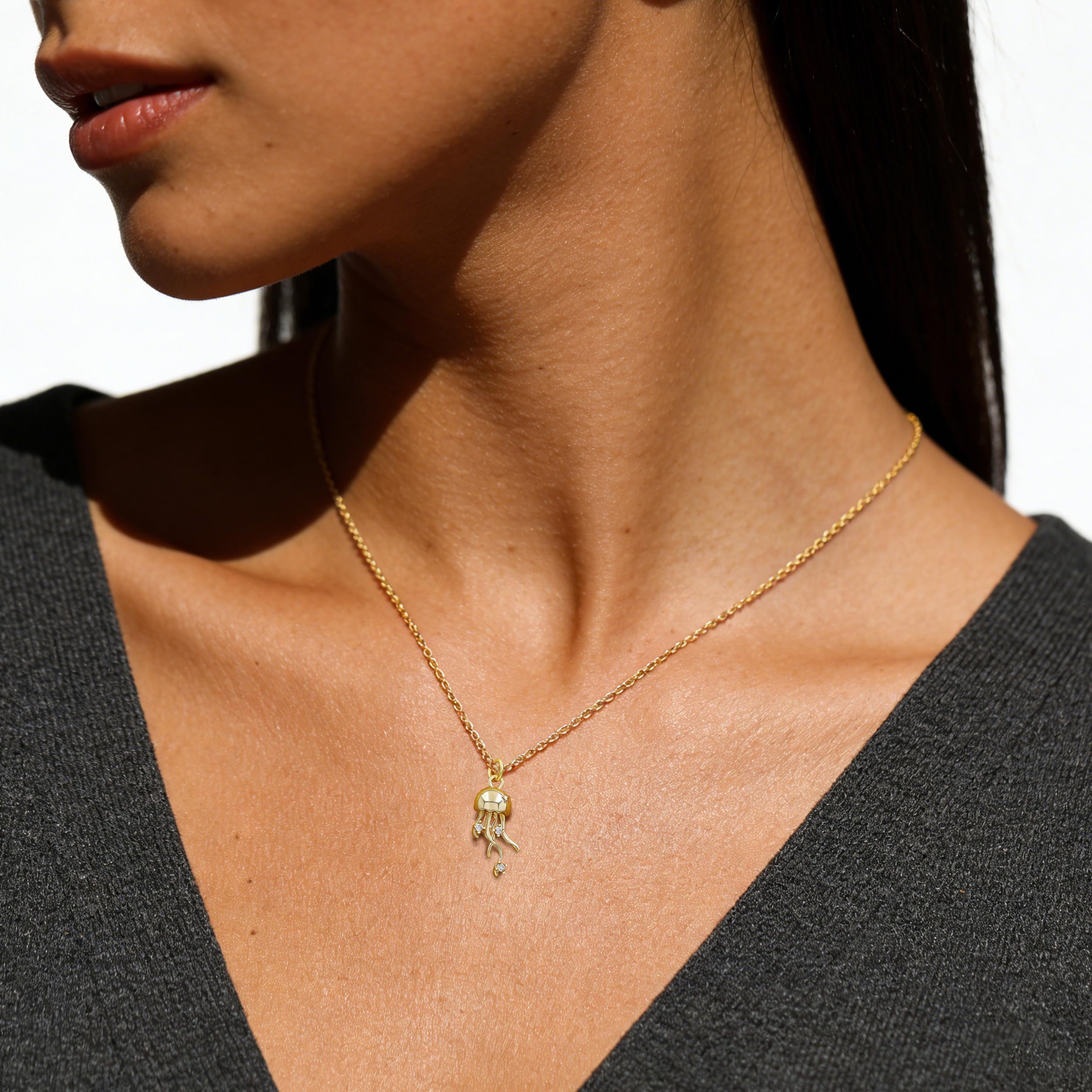 Baydurcan Dainty Jellyfish Necklace Jellyfish Gifts Ocean Jewelry Necklace Beach Jewelry for Women Vacation