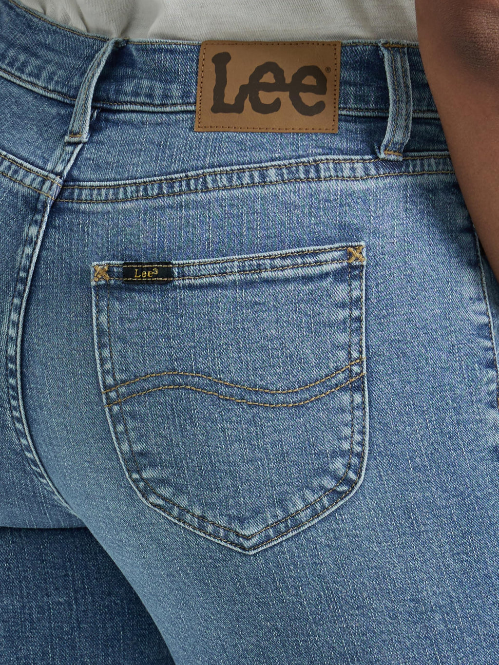 Lee Women's Legendary Mid Rise Flare Jean, Elevated Retro, 18