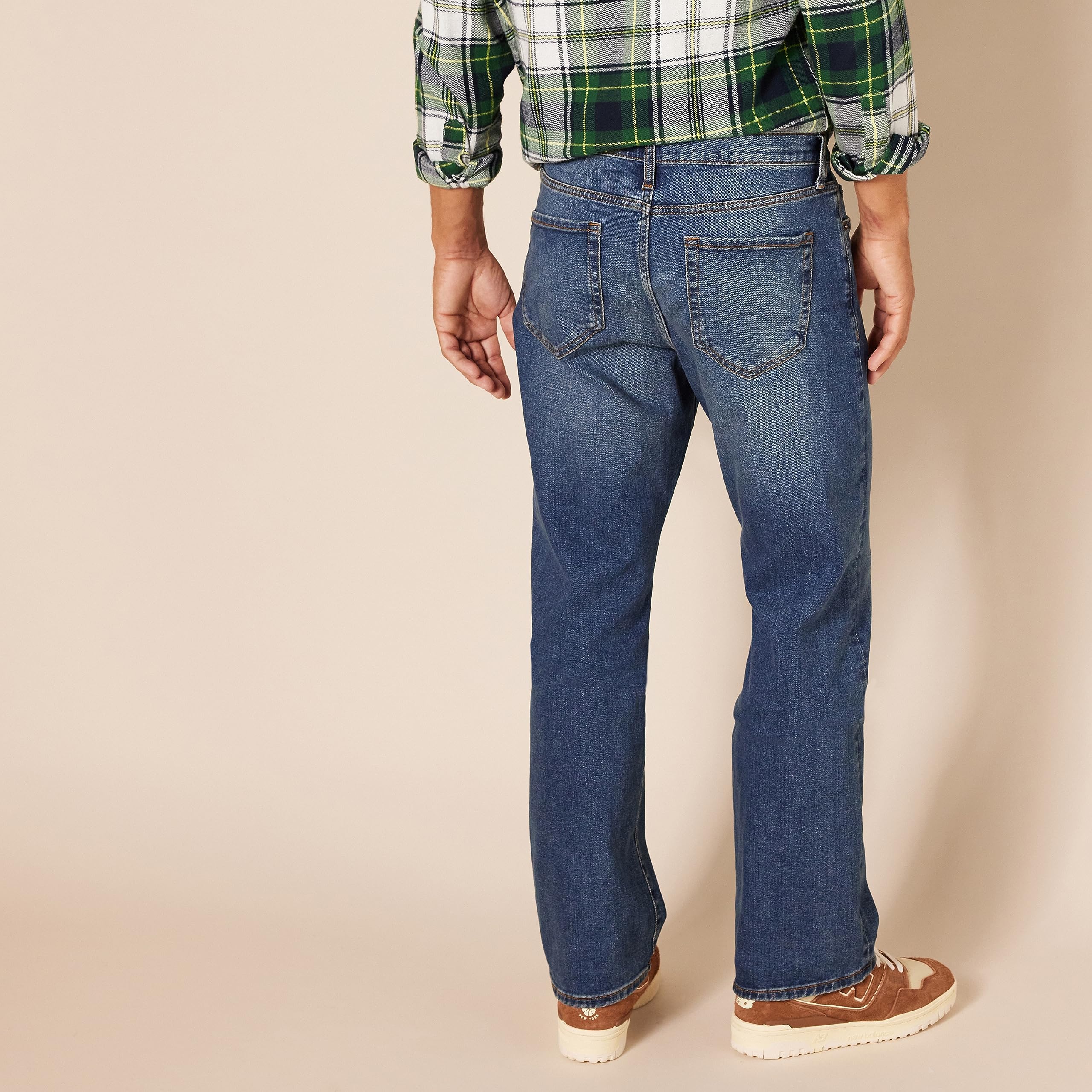 Amazon Essentials Men's Straight-Fit Stretch Jean - Discontinued Colors, Medium Wash, 38W x 28L