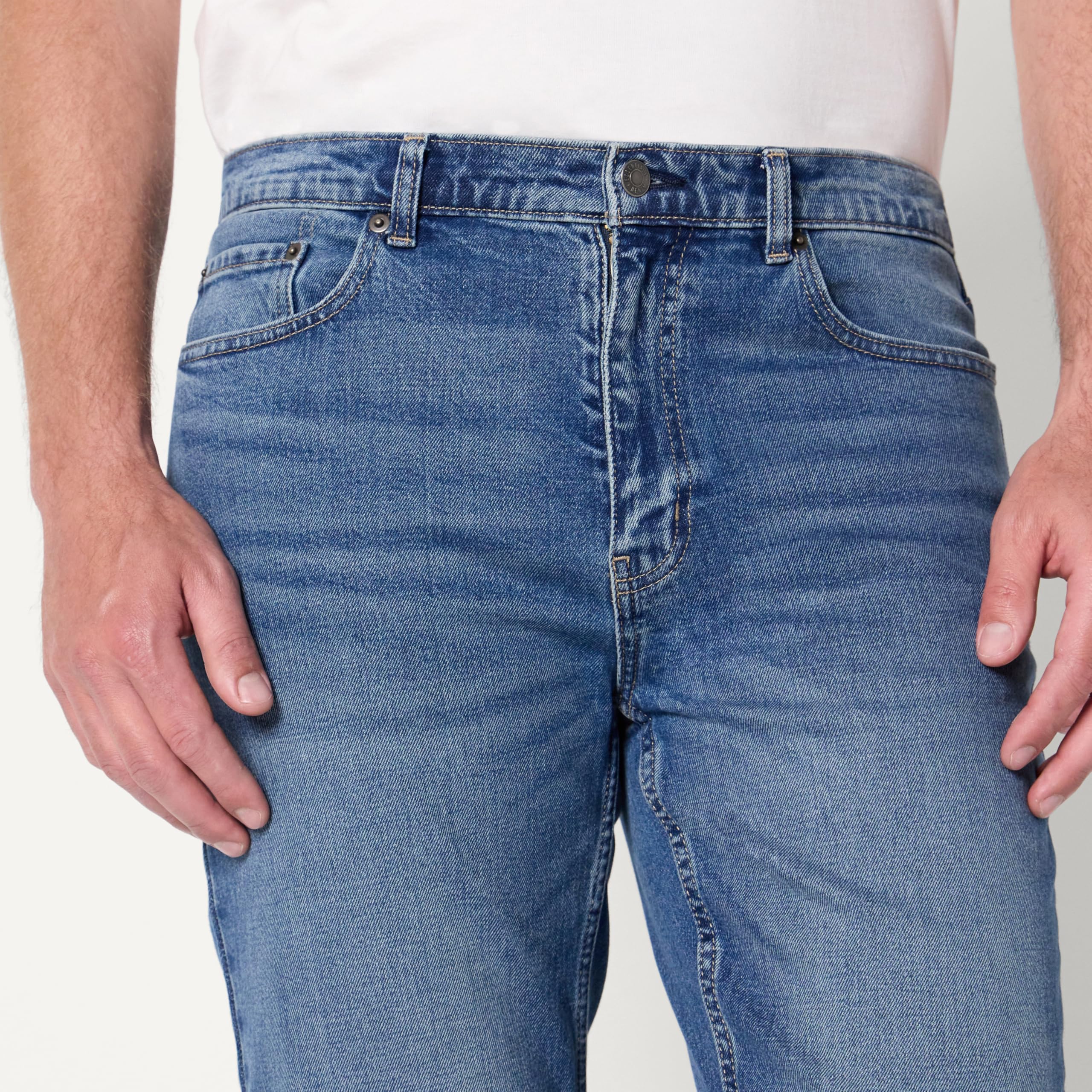 Amazon Essentials Men's Low Stretch Straight-Fit Jeans, Tinted Medium Blue, 42W x 32L