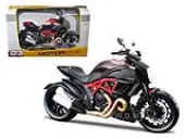 Ducati Diavel Red and Carbon 1/12 Diecast Motorcycle Model by Maisto