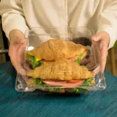 [200 ct] 9'' x 9'' Hinged Food Containers | PET | Clear