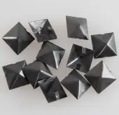 pyramids metal BLACK - 10pcs